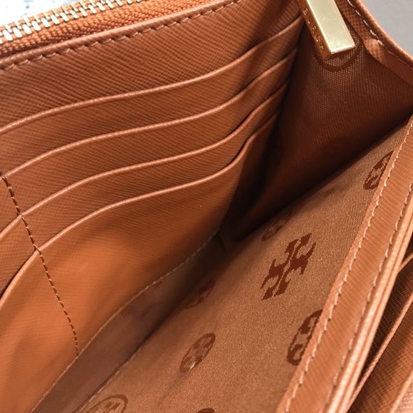 Tory Burch Chain Crossbody - Picture 4 of 16